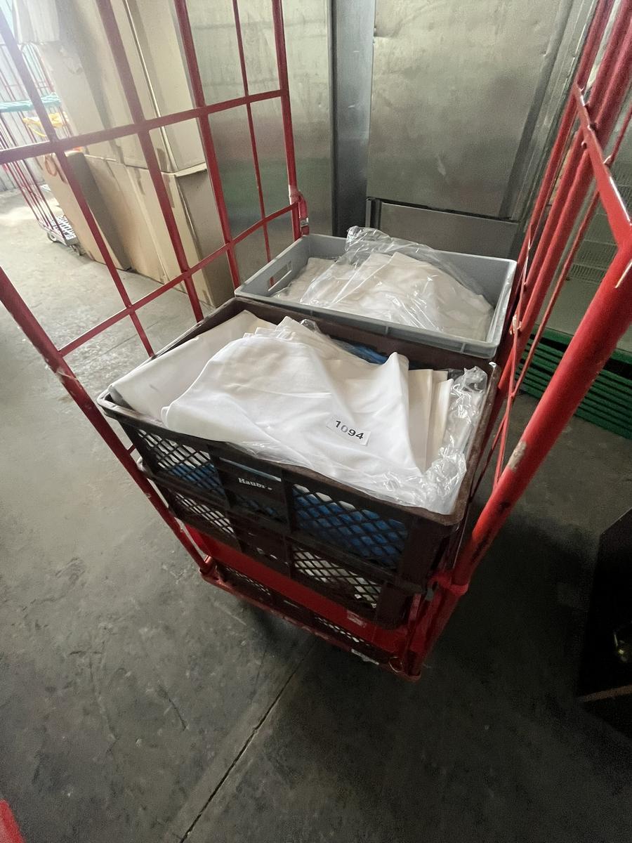 8 Boxen mit Tischw&auml;sche?d=2026-06-15 14:34:58
