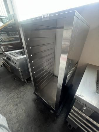 GN-Einschubwagen für 10 Bleche ca. 65 x 75 x 152 cm GN-Einschubwagen für 10 Bleche ca. 65 x 75 x 152 cm