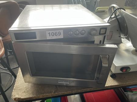 Panasonic Mikrowelle, ca. 42 x 50 x 34 cm Panasonic Mikrowelle, ca. 42 x 50 x 34 cm