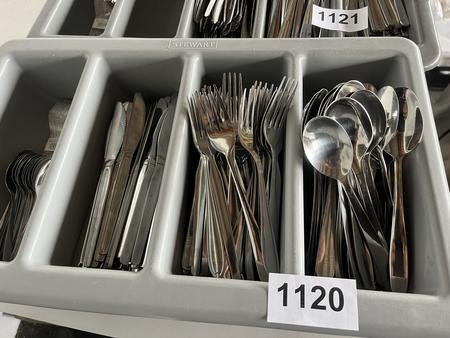 ca. 220teiliges Besteckset, 60 Gabeln, 60 Messer, 60 Löffeln, 20 Kuchenlöffel und 20 Kaffeelöffel ca. 220teiliges Besteckset, 60 Gabeln, 60 Messer, 60 Löffeln, 20 Kuchenlöffel und 20 Kaffeelöffel