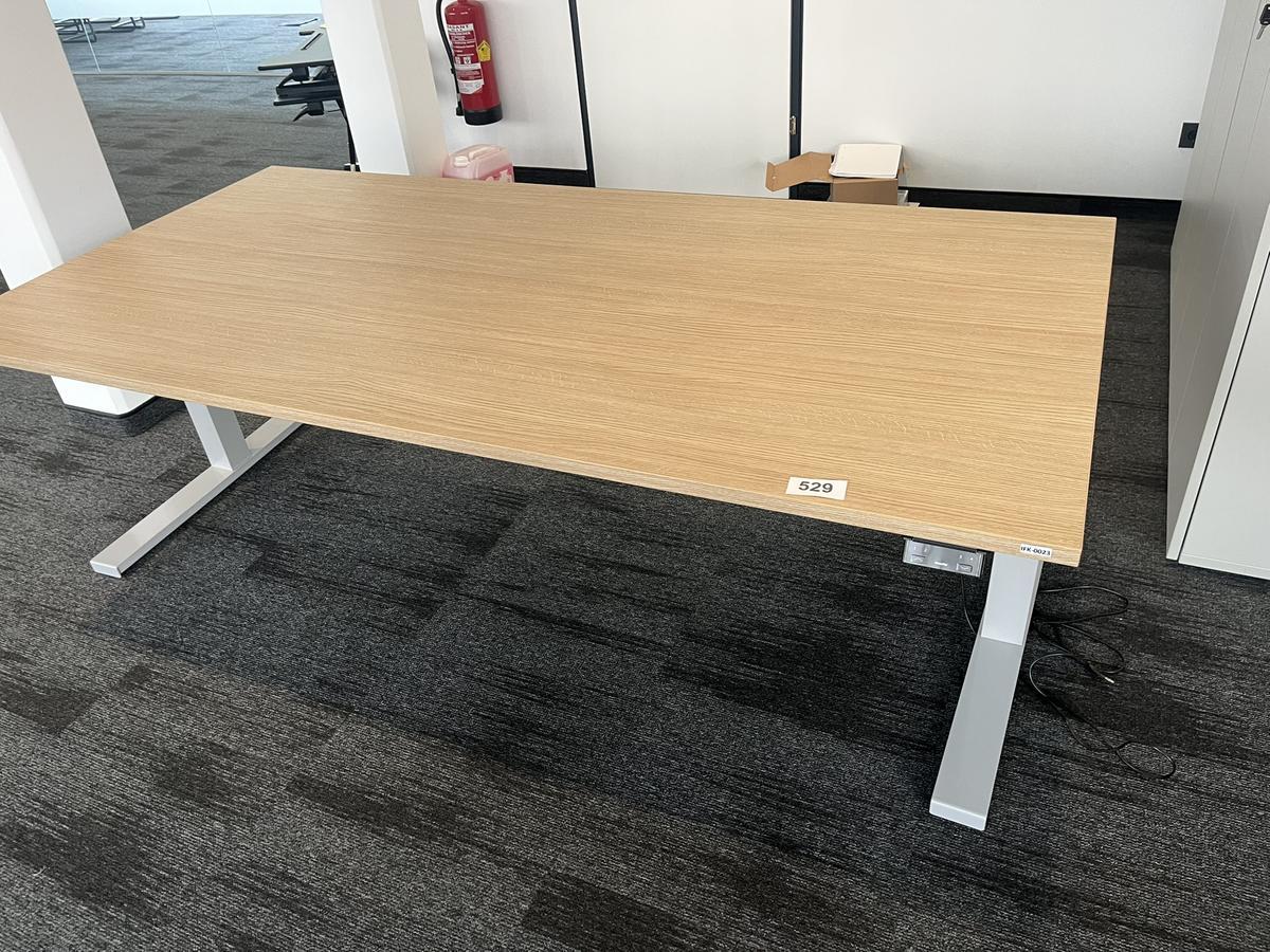 Elektrisch h&ouml;henverstellbarer Schreibtisch 200x100 cm