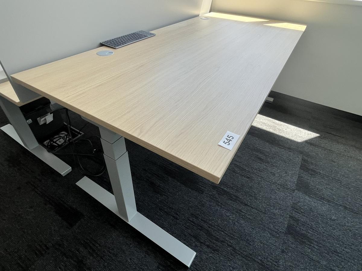 Elektrisch h&ouml;henverstellbarer Schreibtisch 200x100 cm?d=2026-06-16 21:21:41