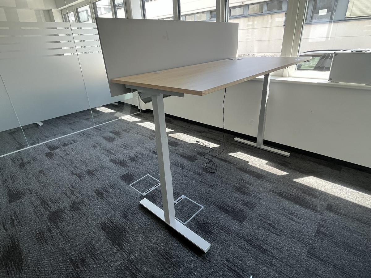 Elektrisch h&ouml;henverstellbarer Schreibtisch 200x100 cm?d=2026-06-16 22:18:52