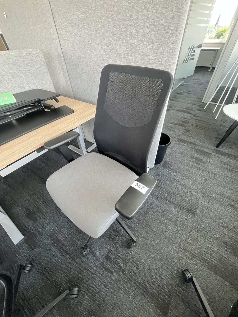 B&uuml;rodrehstuhl Narbutas mit Armlehne?d=2026-06-16 22:18:47