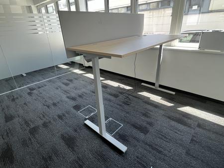 Elektrisch höhenverstellbarer Schreibtisch 200x100 cm Elektrisch höhenverstellbarer Schreibtisch 200x100 cm