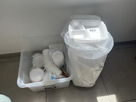 Großposten Einweg-Geschirr, Suppentassen und Menüboxen Großposten Einweg-Geschirr, Suppentassen und Menüboxen