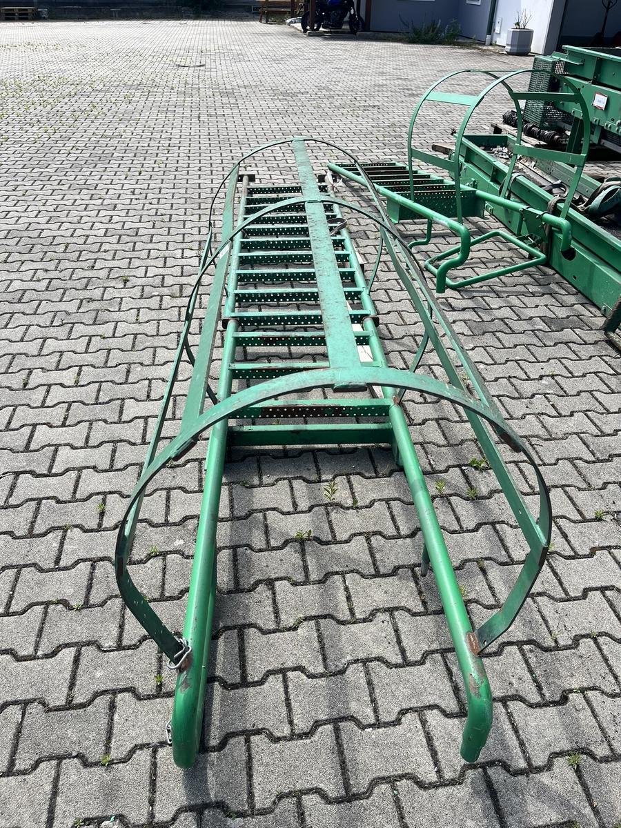 Aufstiegsleiter mit Fallschutz ca. 700 x 4600 mm