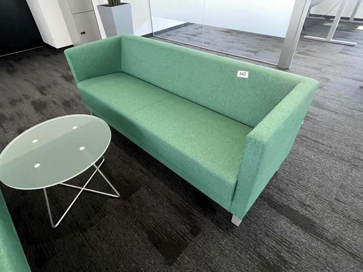 2 Sitzsofa jeweils ca. 177/67/65 cm plus Tisch