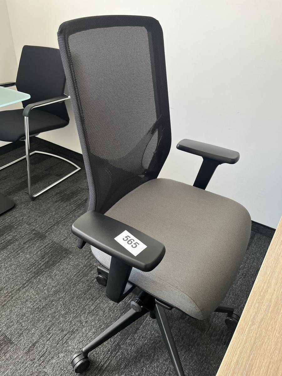 B&uuml;rodrehstuhl Narbutas mit Armlehne?d=2026-06-23 21:26:46