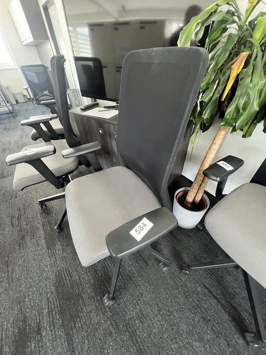 B&uuml;rodrehstuhl Narbutas mit Armlehne?d=2026-06-23 21:27:53