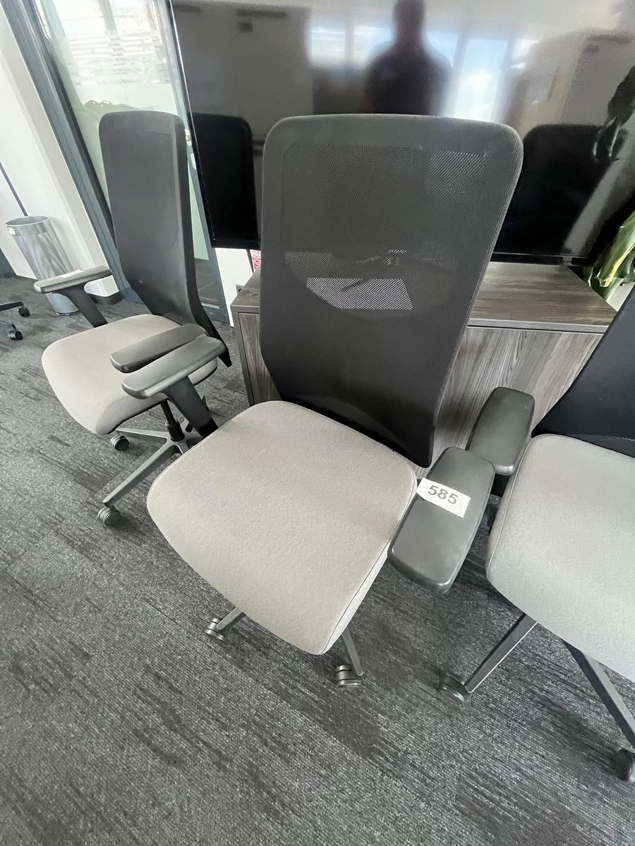 B&uuml;rodrehstuhl Narbutas mit Armlehne
