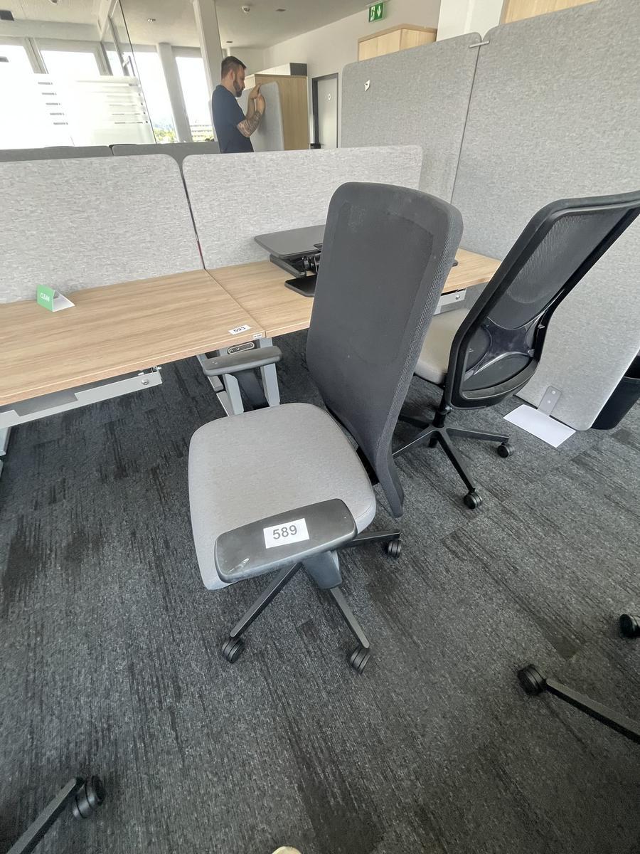 B&uuml;rodrehstuhl Narbutas mit Armlehne