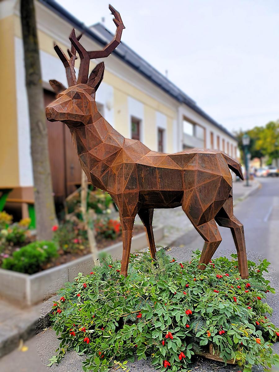 Hirsch Skulptur aus Cortenstahl, handgefertigt, ca. 45kg, Abmessung rund L 130 / B 100 / H 200 cm, Wandst&auml;rke 1.5mm
