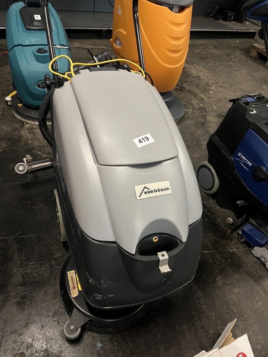 Nilfisk BA 410 Bodenreinigungsmaschine + 8 Stk. Schubscheiben?d=2026-06-30 16:47:44