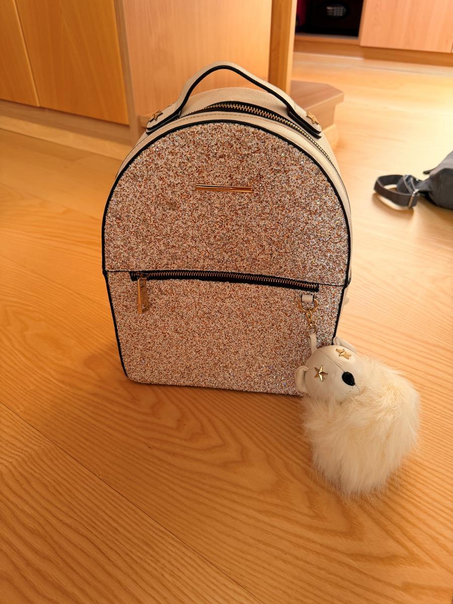 Rucksack wei&szlig; - Glitzer mit exklusiven Anh&auml;nger?d=2026-07-01 16:38:52