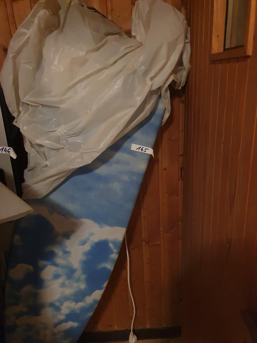 B&uuml;geltisch