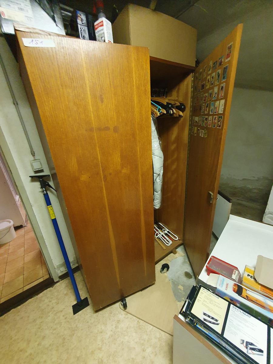 Schrank ca. 110 x 55 x 179 cm ohne Inhalt