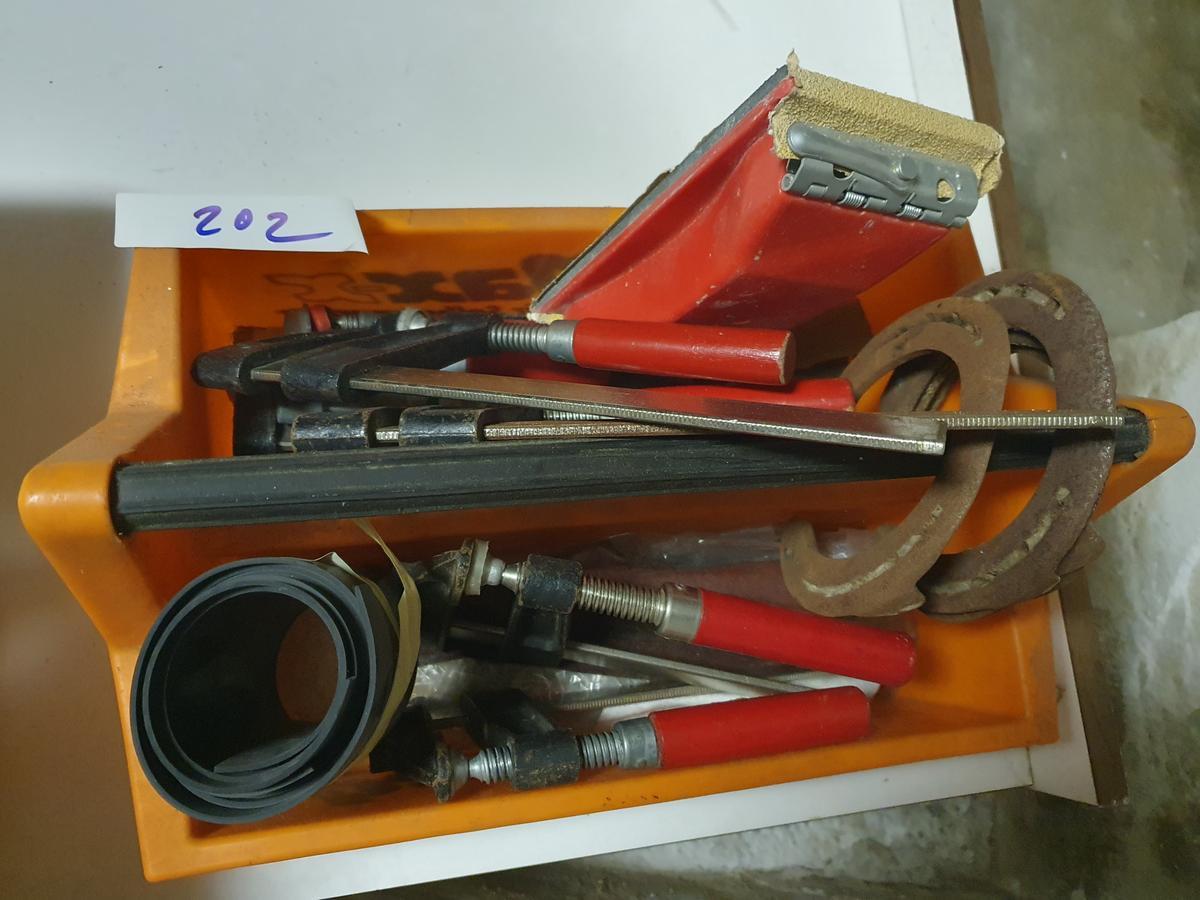 Werkzeugkoffer mit Inhalt ( Zwingen etc. )?d=2026-07-03 14:58:12