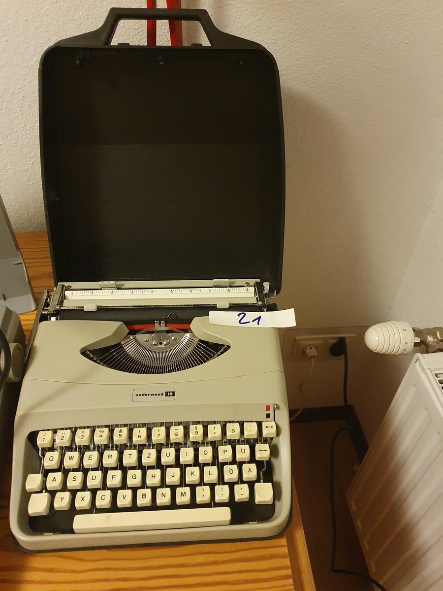 Schreibmaschine Underwood 18