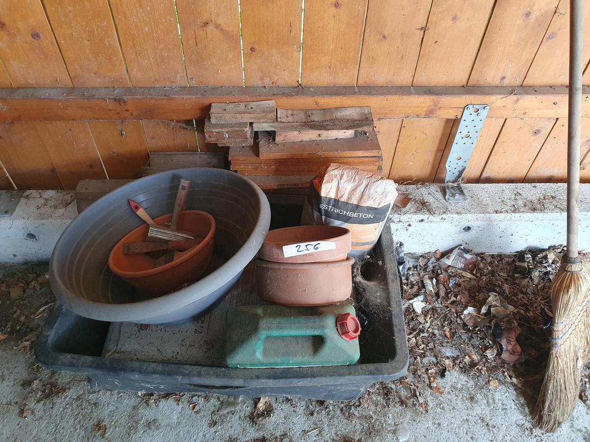 diverses Gartenwerkzeug und Zubeh&ouml;r