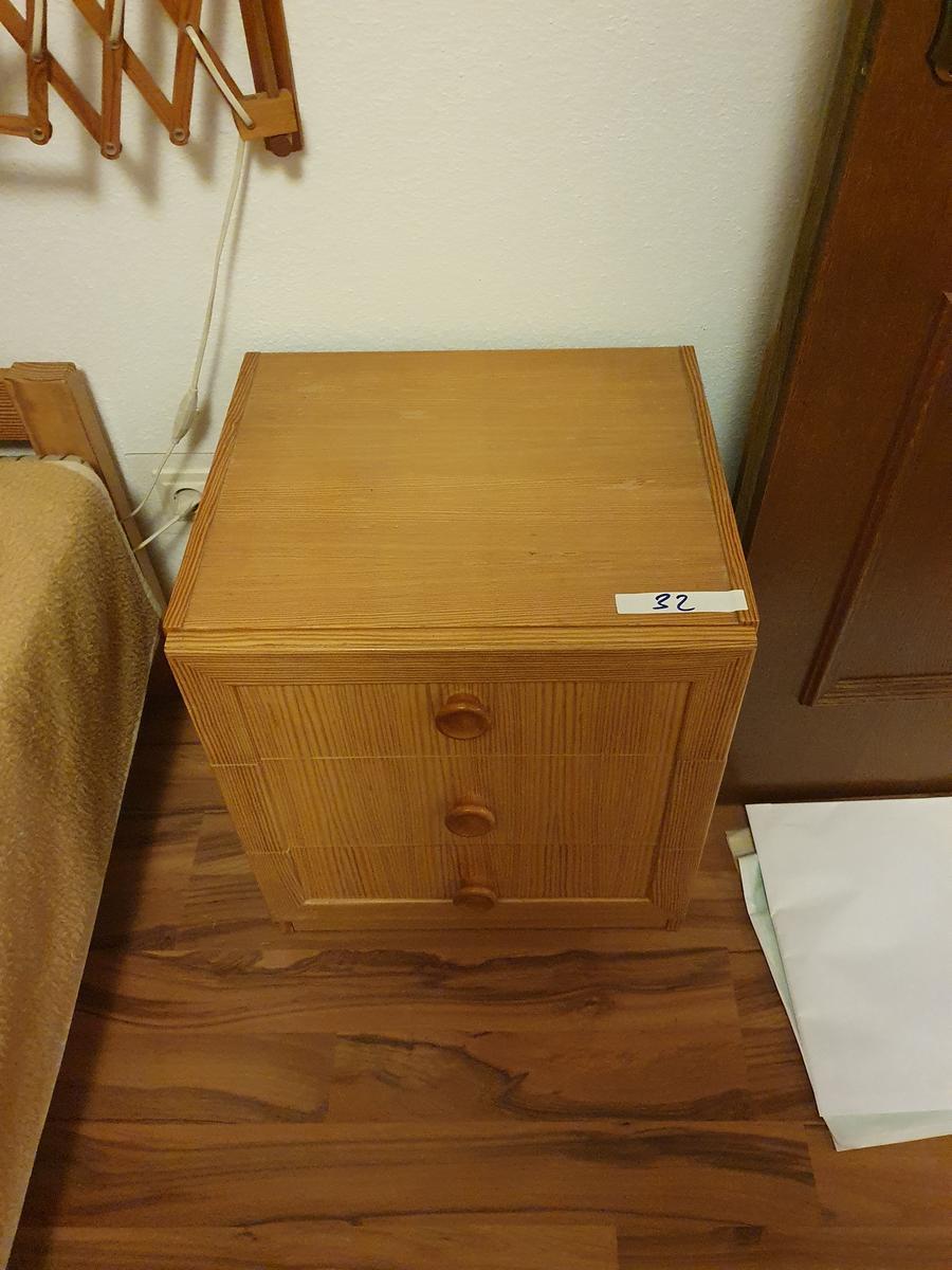 Nachtk&auml;stchen mit Inhalt 84 x 43 x 55 cm?d=2026-07-03 14:58:12