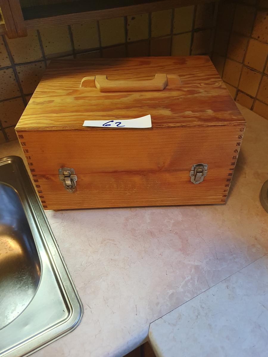 Holzkiste ca. 36 x 29 x 21 cm