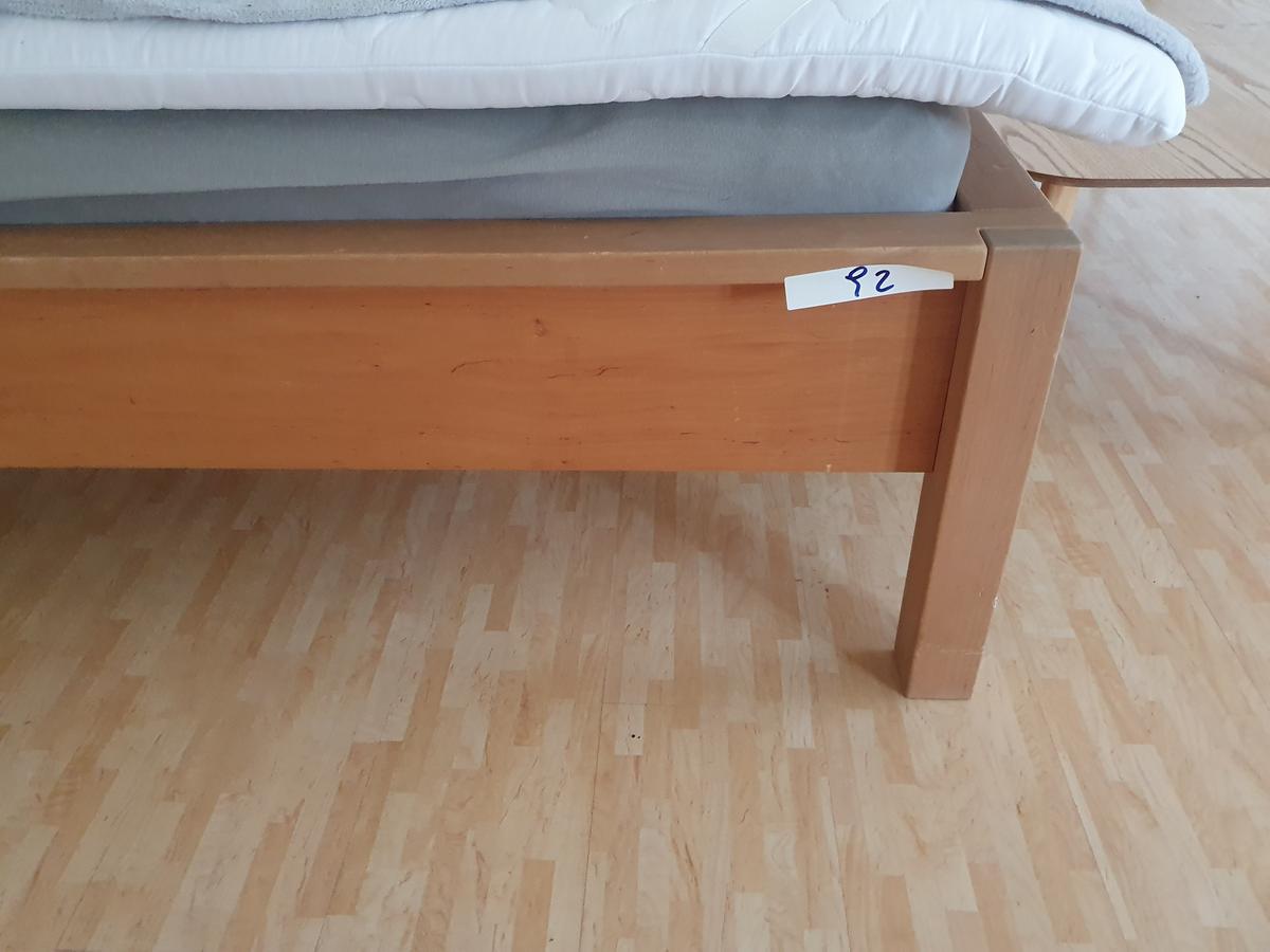 Bett ca. 214x132x43 cm mit Matratze