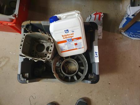 Kiste mit diversen Teilen Kiste mit diversen Teilen