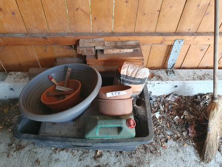 diverses Gartenwerkzeug und Zubehör diverses Gartenwerkzeug und Zubehör