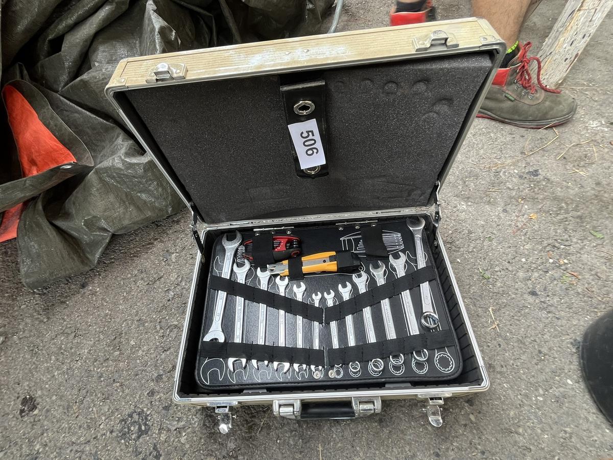 Werkzeugkoffer best&uuml;ckt mit Hadnwerkzeugen