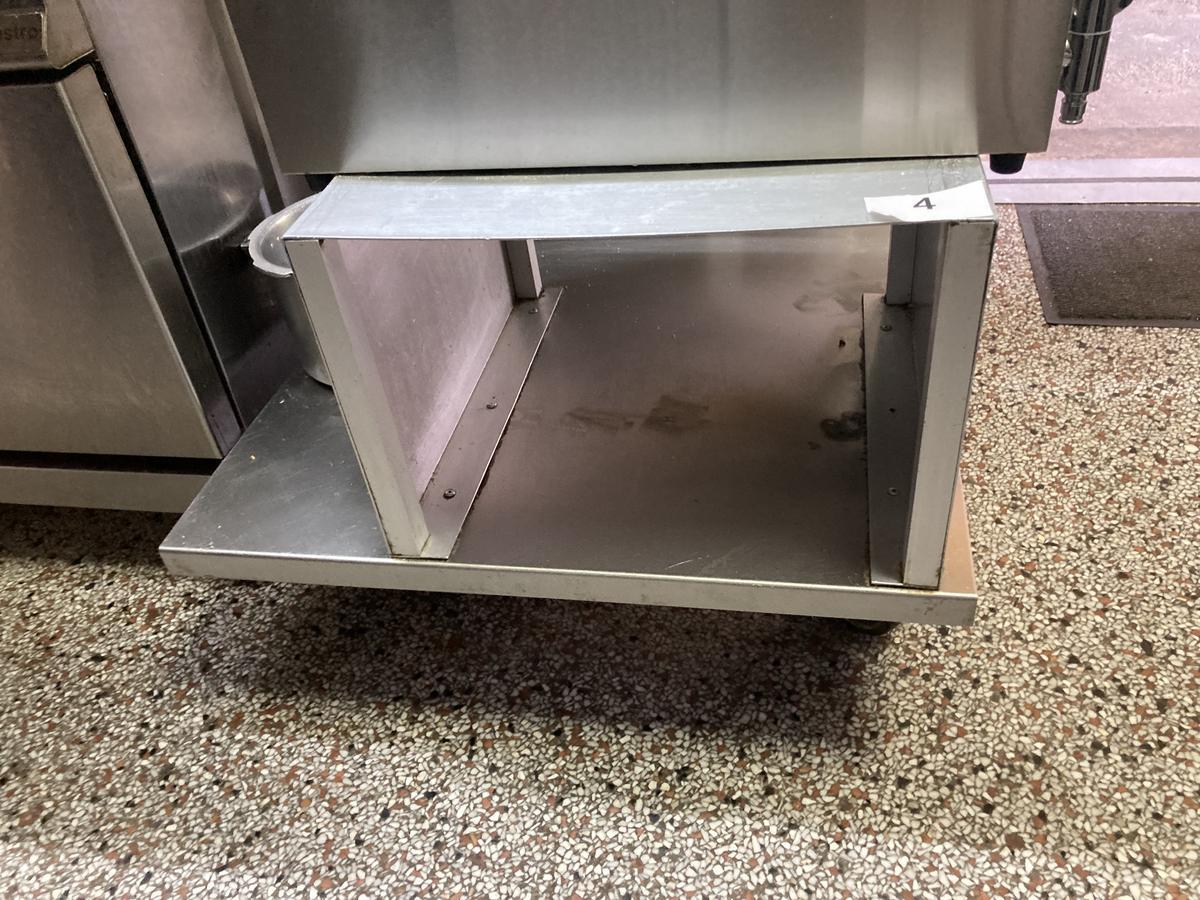 Edelstahl Transportwagen, Ma&szlig;e: ca.110 x 80 x 90 cm, 2 Etagen?d=2026-07-14 13:56:31