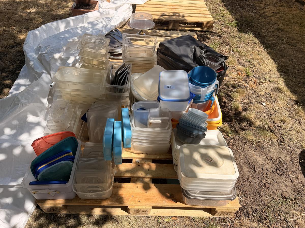 Gro&szlig;posten Plastikgeschirr, teilweise mit Deckeln?d=2026-07-14 13:56:31