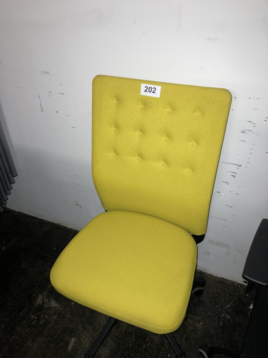 Exklusiver B&uuml;rodrehstuhl Vitra