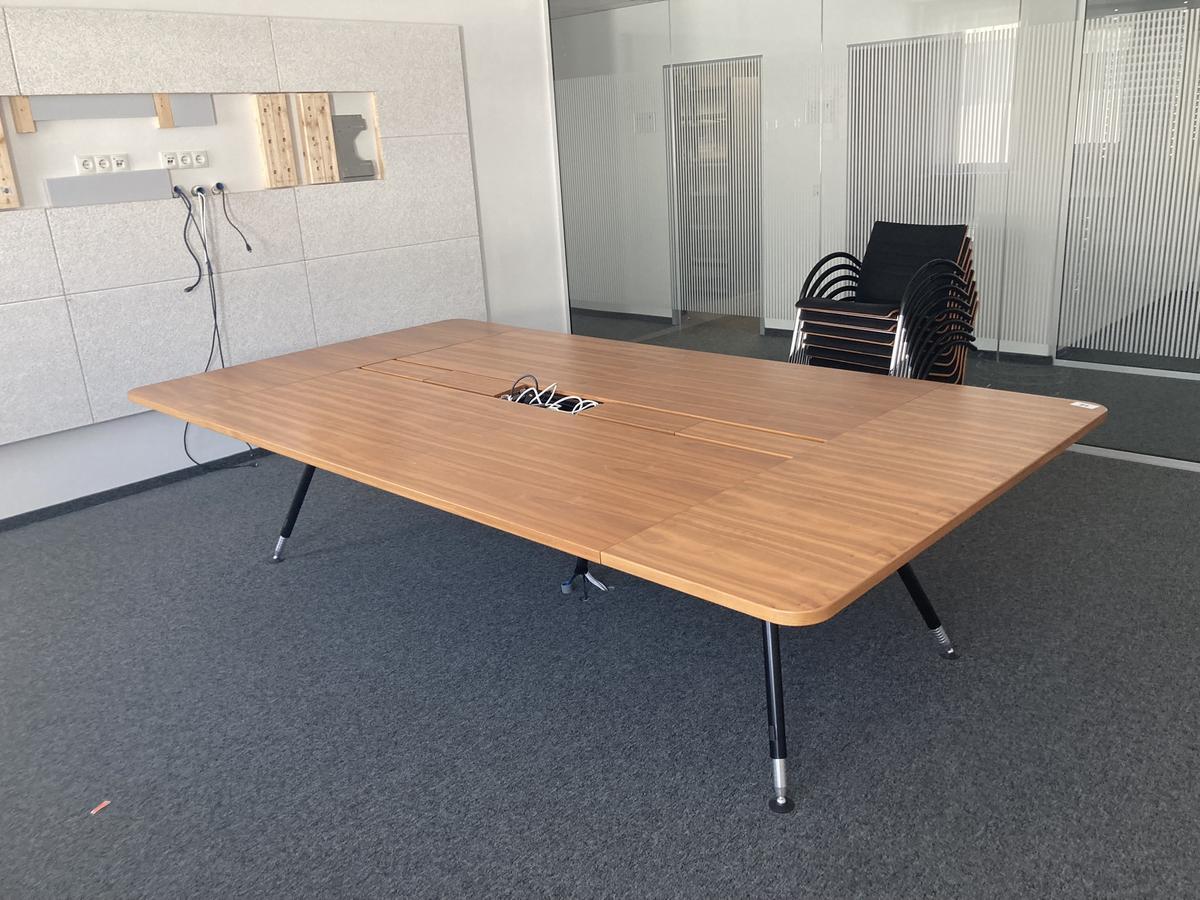 Konferenztisch mit EDV-Konsolen, Ma&szlig;e: ca. 300 x 160 x 75 cm