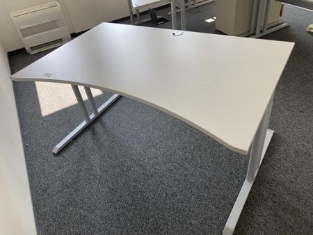 Schreibtisch ohne R�ckwand, geschwungen, Ma�e: ca. 160 x 85 x 100 cm