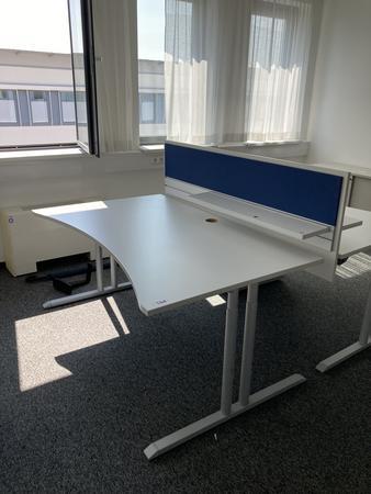 Schreibtisch ohne R�ckwand, geschwungen, Ma�e: ca. 160 x 85 x 100 cm