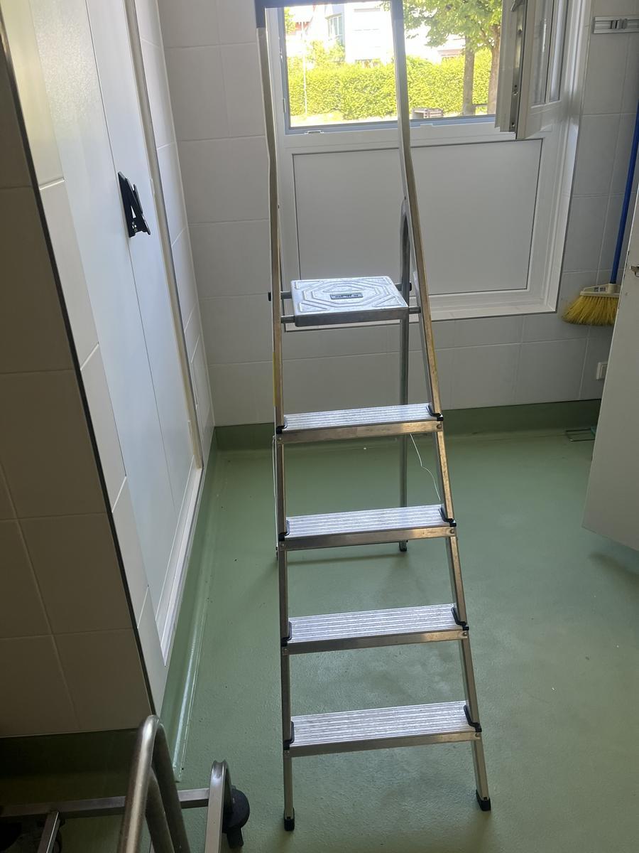 4-stufige Alustehleiter