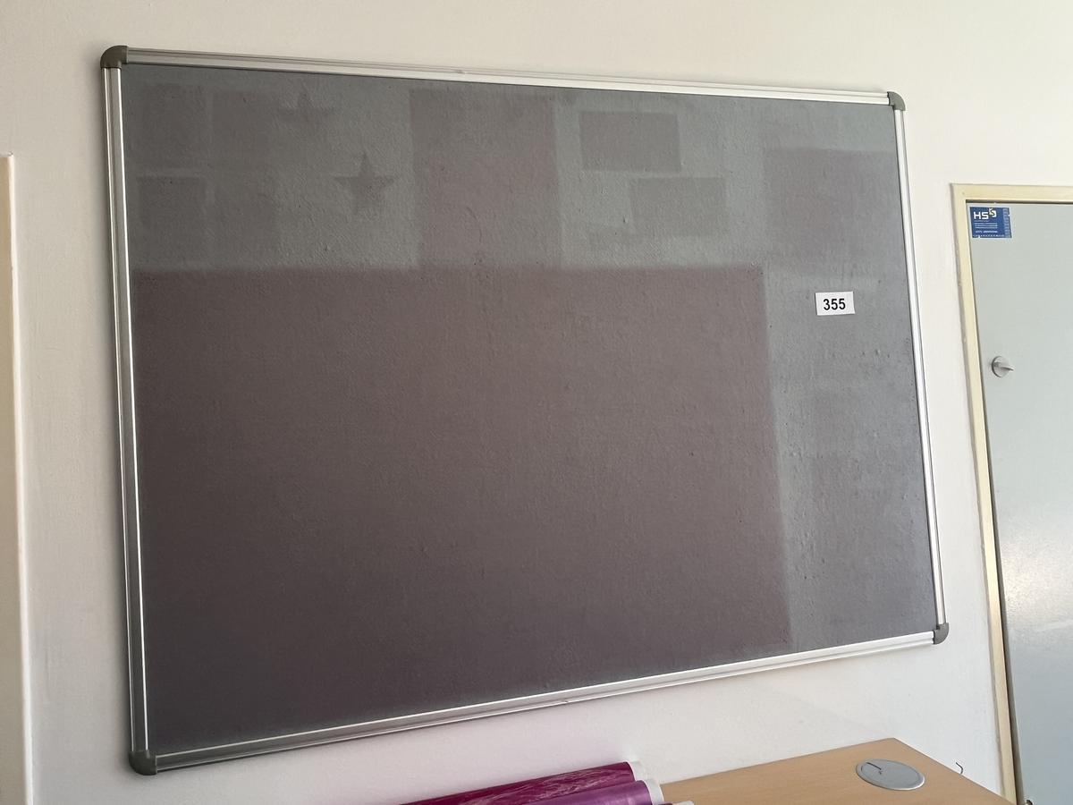 Pinnwand ca. 120 x 90 cm