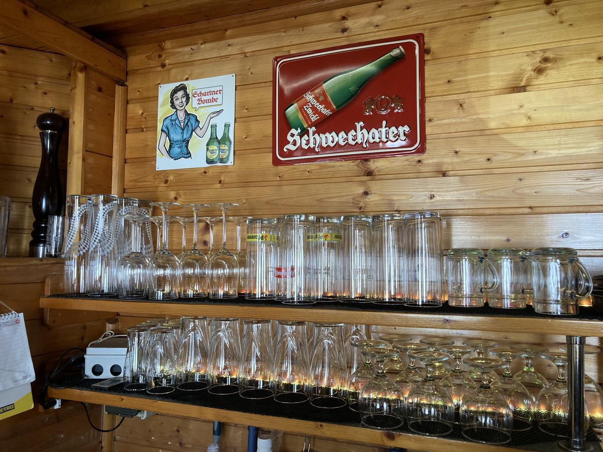 Gro&szlig;posten Gl&auml;serbestand der Bar