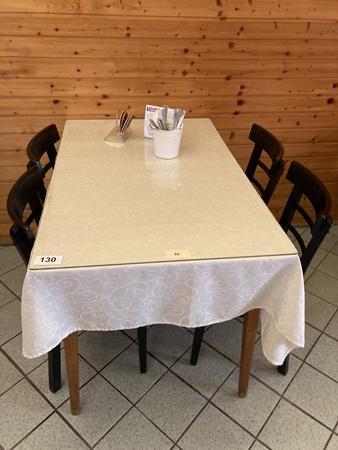 Gastrotisch ca. 70 x 110 cm, mit hellem Gestell inkl. 4 Gastrost�hle (teilweise stark gebraucht)