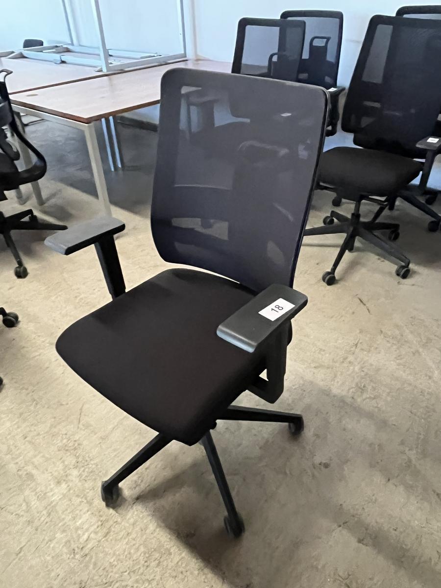 B&uuml;rodrehstuhl Viasit Toleo NPR - Ergonmischer B&uuml;rodrehstuhl schwarz