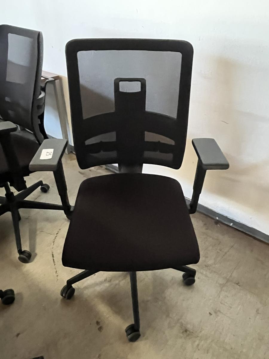B&uuml;rodrehstuhl Viasit Toleo NPR - Ergonmischer B&uuml;rodrehstuhl schwarz