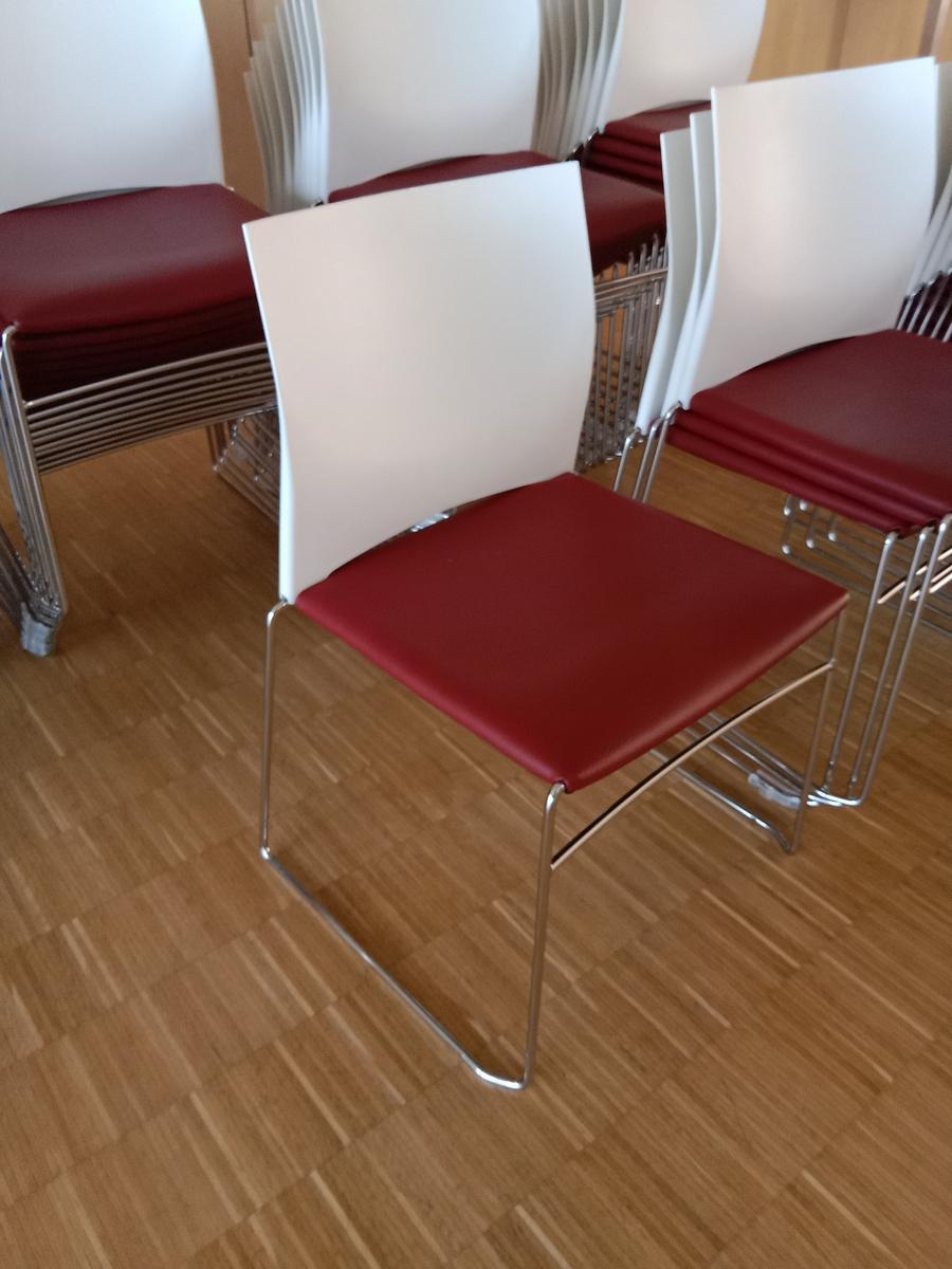 6 Stk. Stapelsessel - Seminarst&uuml;hle mit Lederbezug in Rot