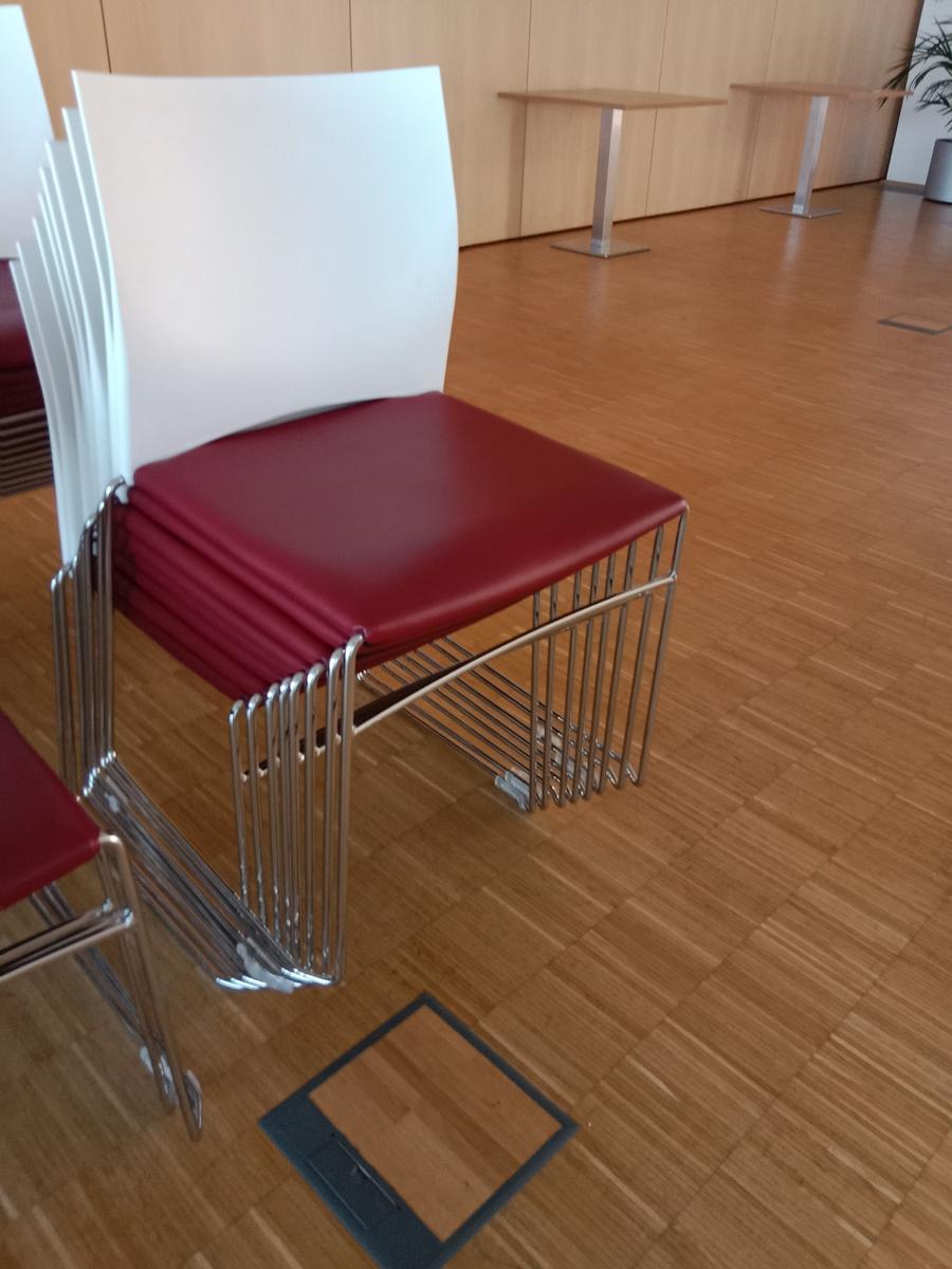 6 Stk. Stapelsessel - Seminarst&uuml;hle mit Lederbezug in Rot