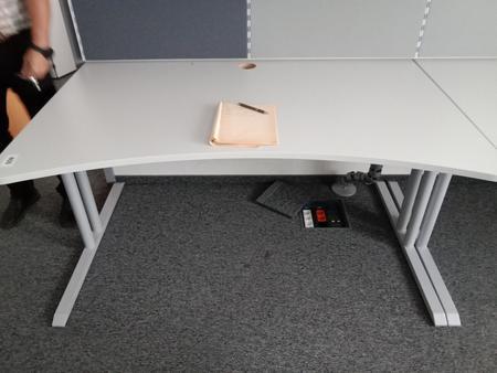 Schreibtisch ca. 160 x 100 - 80 cm Schreibtisch ca. 160 x 100 - 80 cm