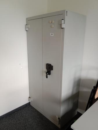 Feuerfester Blechschrank 95 x 56 x 195 cm Feuerfester Blechschrank 95 x 56 x 195 cm