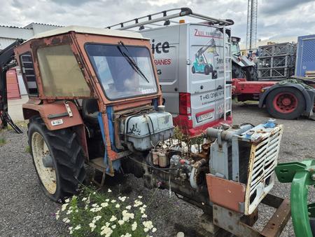 Demontierter Traktor Demontierter Traktor