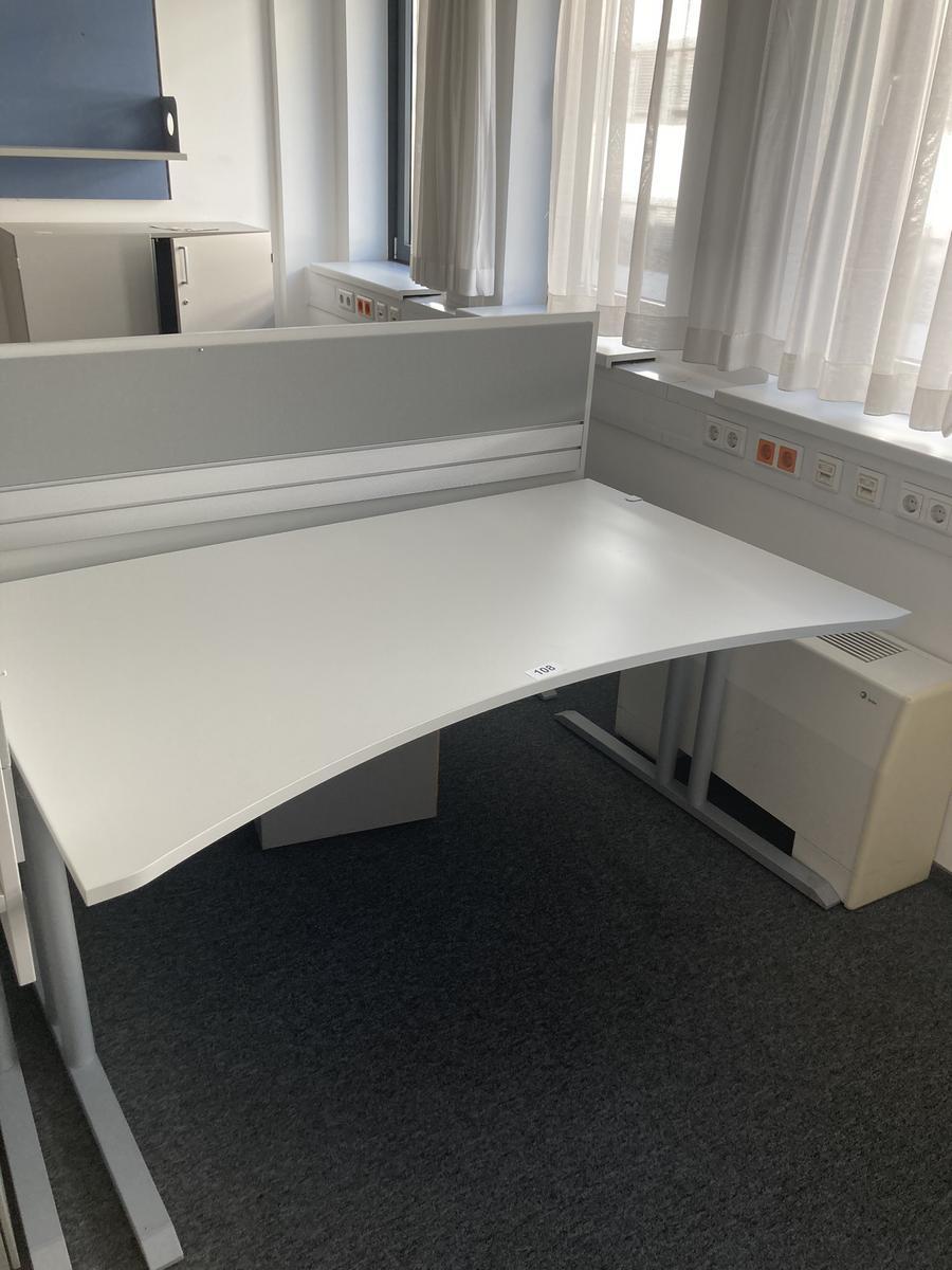 Schreibtisch ohne R&uuml;ckwand, geschwungen, Ma&szlig;e: ca. 160 x 85 x 100 cm?d=2026-09-01 16:59:16