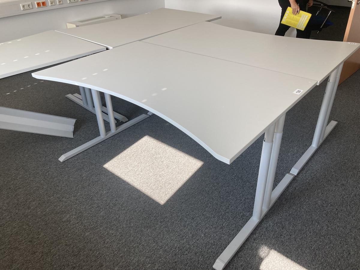 Schreibtisch ohne R&uuml;ckwand, geschwungen, Ma&szlig;e: ca. 160 x 85 x 100 cm?d=2026-09-01 17:46:42