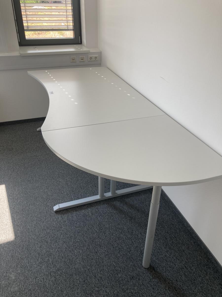 Schreibtisch ohne R&uuml;ckwand, geschwungen, Ma&szlig;e: ca. 160 x 85 x 100 cm?d=2026-09-01 17:46:44